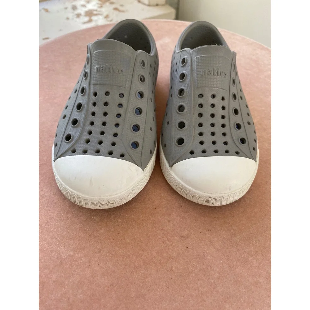 Native Jefferson Shoes Kids Size C7 Pigeon Grey Excellent Slip On Water Sneakers